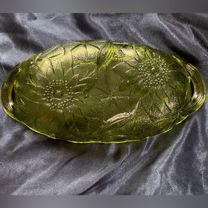 Catch-all. Grassy green, glass bowl. Delicate, wavy rim with flower detail!